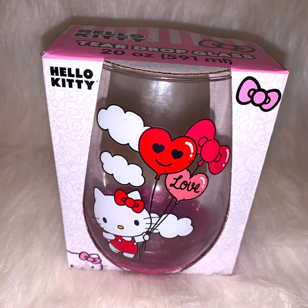 NEW!!! HELLO KITTY VALENTINES GLASS